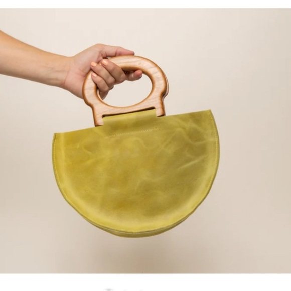 baqette Handbags - Found!  Baqette crescent woodie bag